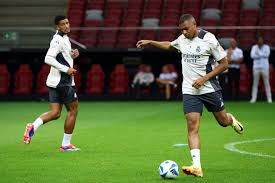 迈阿密站第八日赛程：郑钦文vs萨巴伦卡不早于7点开球 张帅出战.