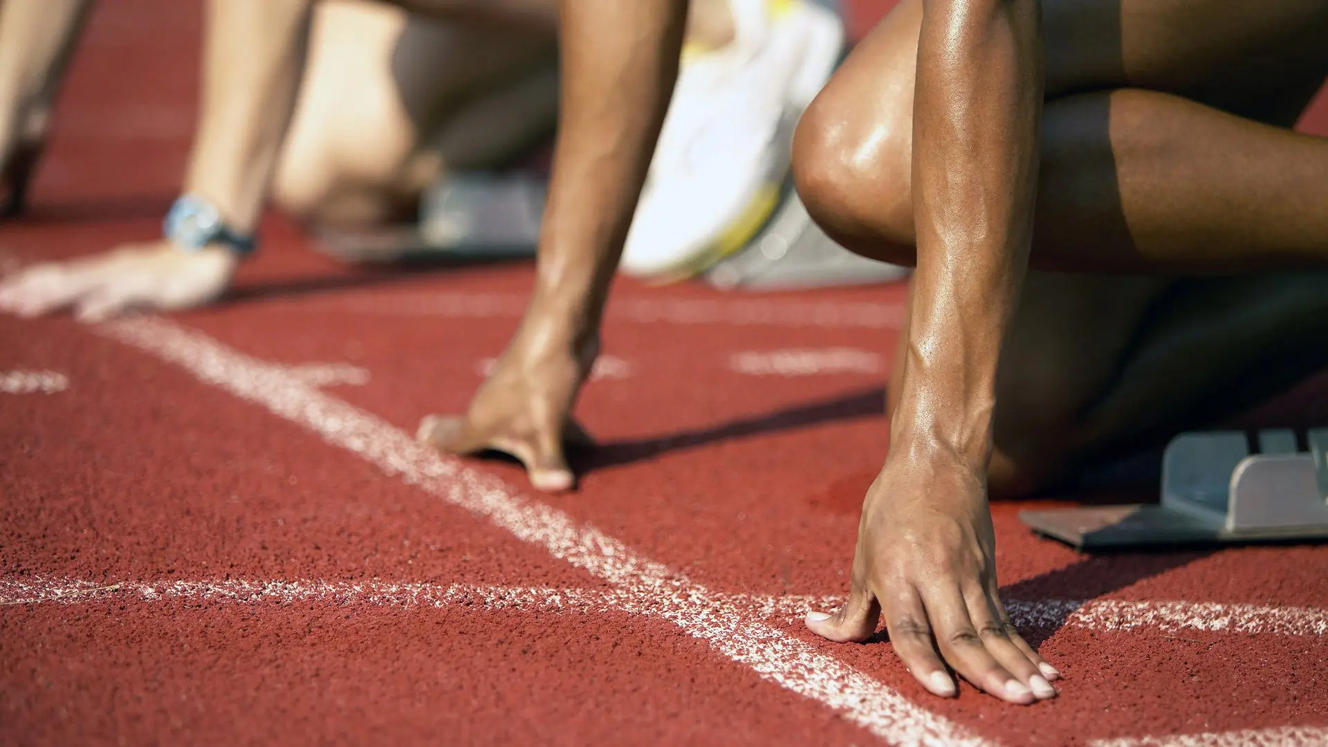 里昂中锋大发神威，里昂中场三杰