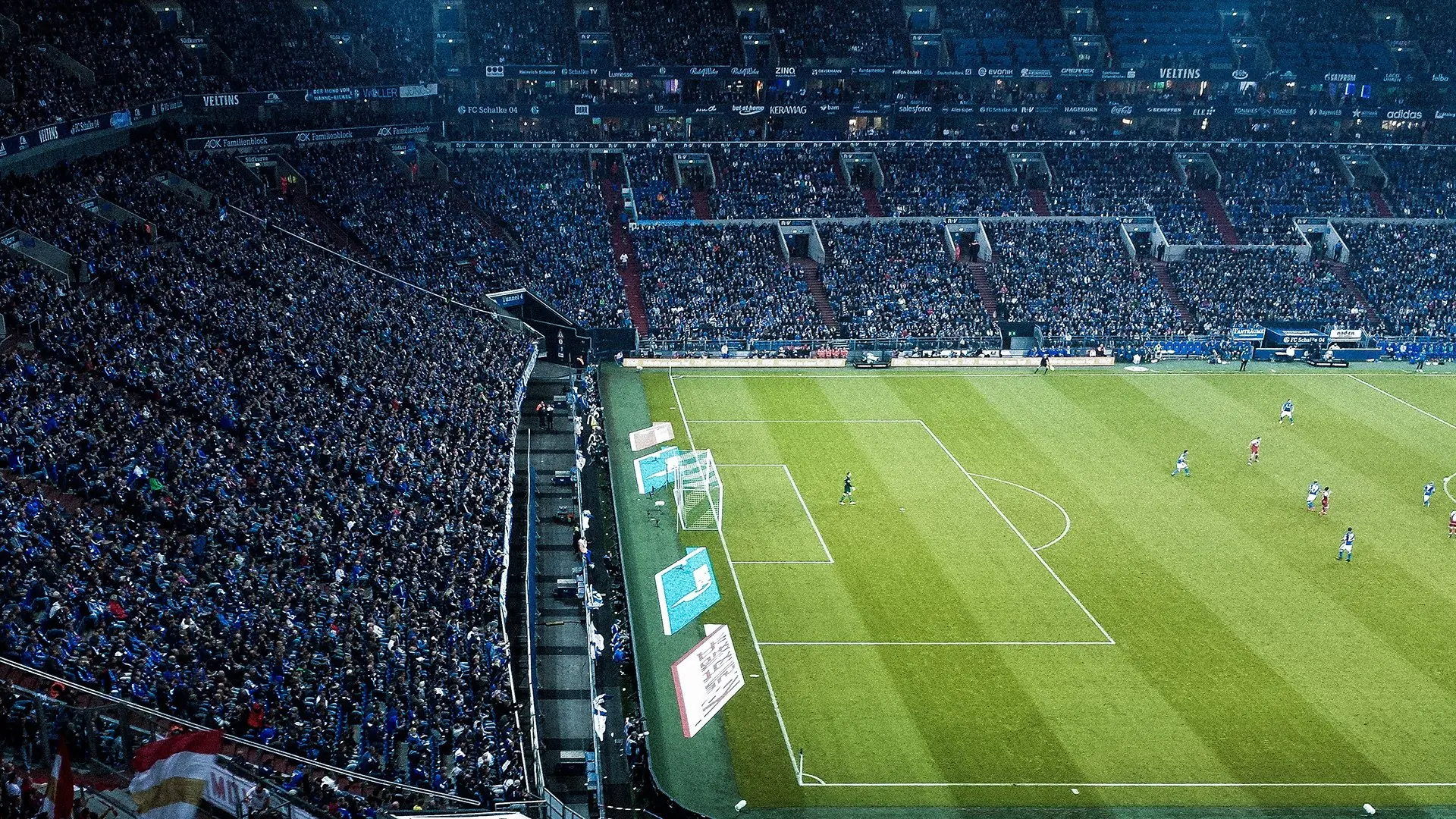 里昂新星闪耀，比赛中大放异彩，里昂首发